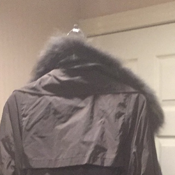 ⬇️ PD⬇️NWOT 3 season trench,removable fur lining,suited for women 5’2” or taller - Picture 6 of 10